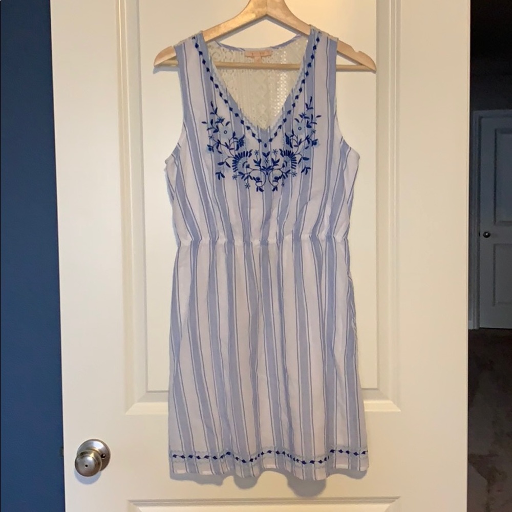 Sleeveless blue embroidered dress